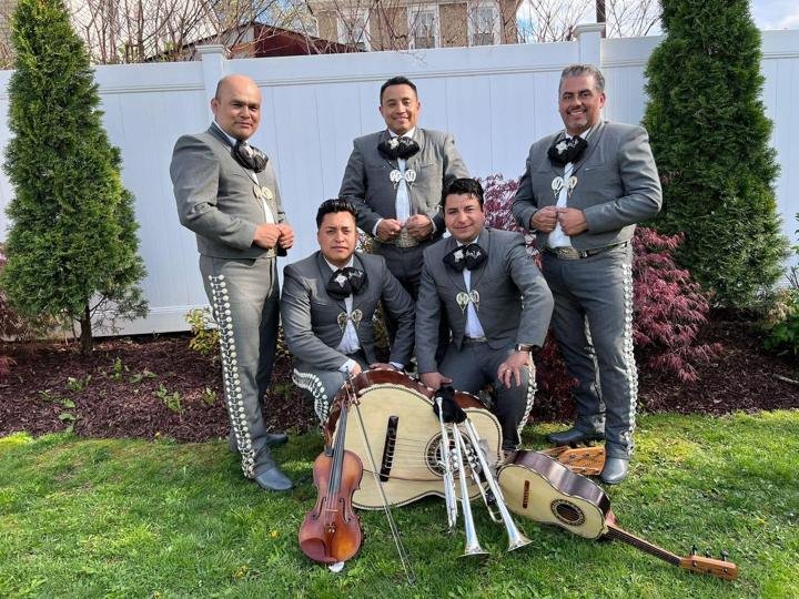 Mariachi Voz de México: Violín, trompetas, guitarrón y vihuela