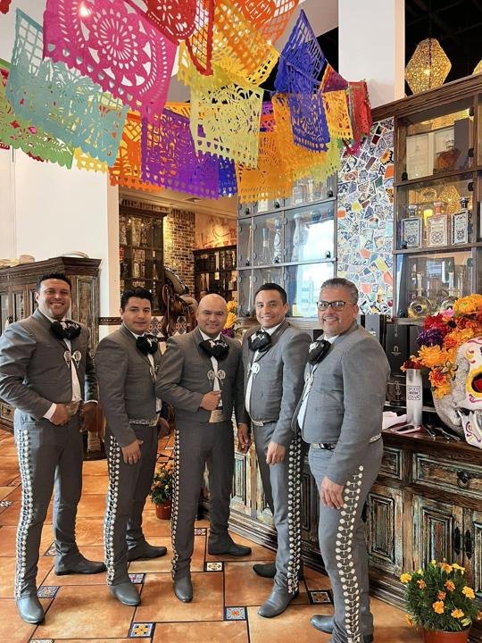 Mariachi Voz de México: Noche de mariachi en restaurante