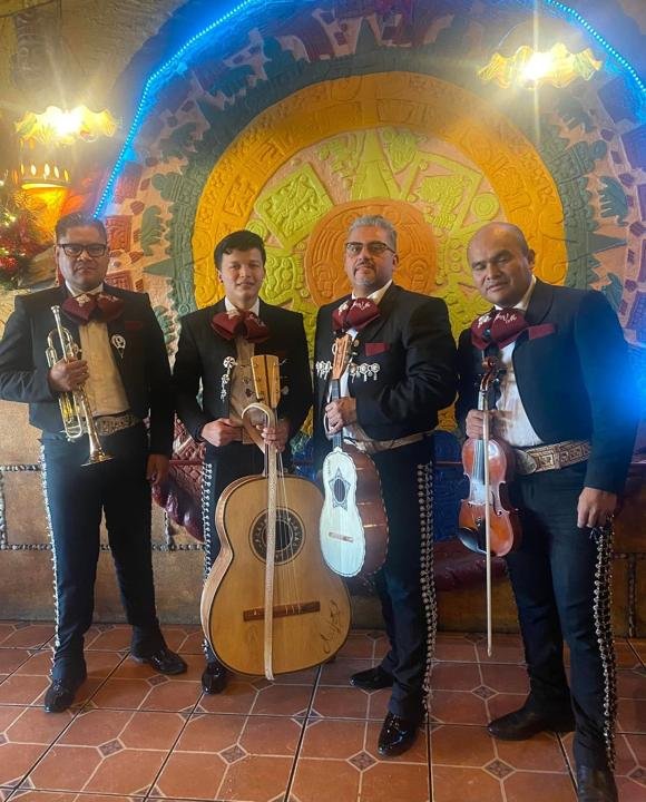 Mariachi Voz de México: Noche mexicana en restaurante