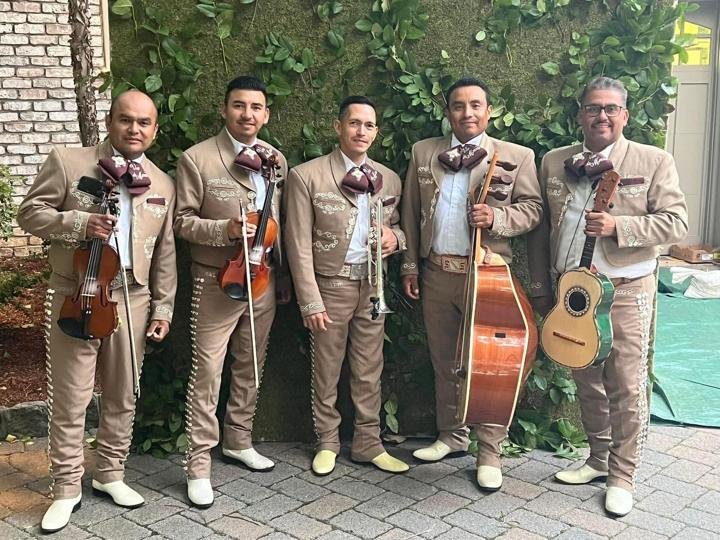 Mariachi Voz de México: Boda en jardín